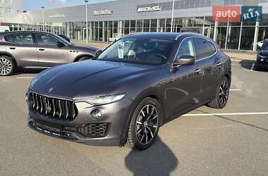 Внедорожник / Кроссовер Maserati Levante 2017 в Киеве