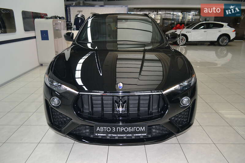 Позашляховик / Кросовер Maserati Levante 2018 в 