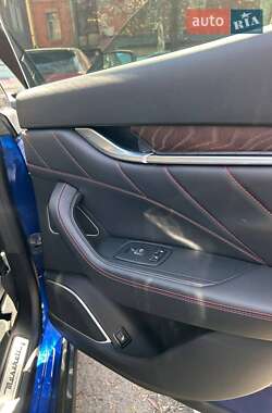 Внедорожник / Кроссовер Maserati Levante 2022 в 