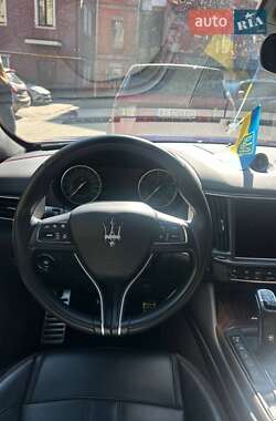 Внедорожник / Кроссовер Maserati Levante 2022 в 