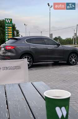 Внедорожник / Кроссовер Maserati Levante 2016 в 