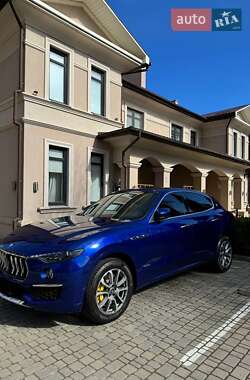 Внедорожник / Кроссовер Maserati Levante 2021 в 