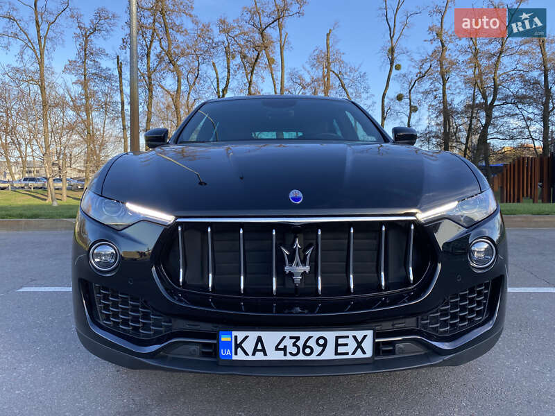 Внедорожник / Кроссовер Maserati Levante 2017 в Киеве