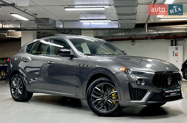 Позашляховик / Кросовер Maserati Levante 2022 в 