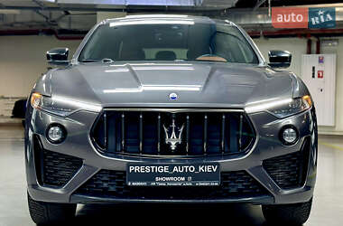 Позашляховик / Кросовер Maserati Levante 2022 в 