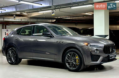 Позашляховик / Кросовер Maserati Levante 2022 в 
