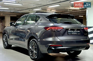 Позашляховик / Кросовер Maserati Levante 2022 в 