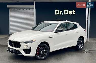 Позашляховик / Кросовер Maserati Levante 2022 в 