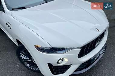 Позашляховик / Кросовер Maserati Levante 2022 в 