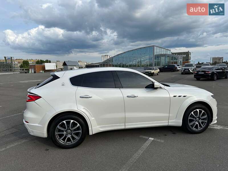 Позашляховик / Кросовер Maserati Levante 2017 в Києві