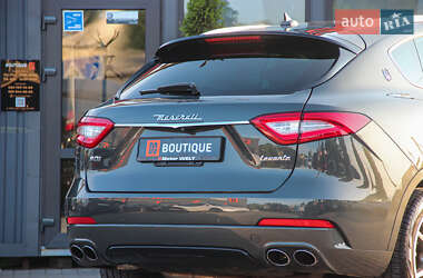 Позашляховик / Кросовер Maserati Levante 2017 в 