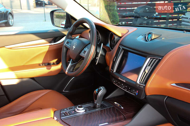 Внедорожник / Кроссовер Maserati Levante 2017 в Одессе