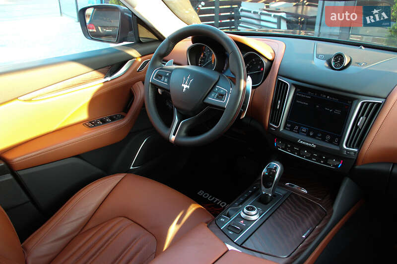 Внедорожник / Кроссовер Maserati Levante 2017 в Одессе