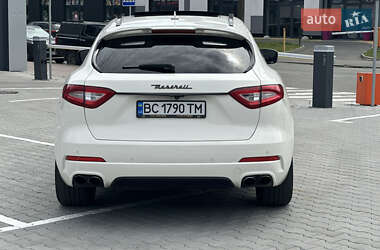 Внедорожник / Кроссовер Maserati Levante 2018 в 