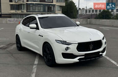 Внедорожник / Кроссовер Maserati Levante 2016 в Киеве
