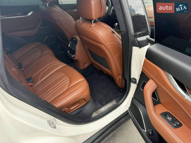 Внедорожник / Кроссовер Maserati Levante 2016 в Киеве фото 8 Внедорожник / Кроссовер Maserati Levante 2016 в Киеве