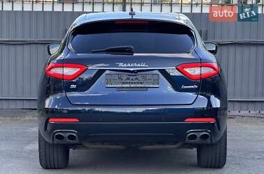 Позашляховик / Кросовер Maserati Levante 2018 в 