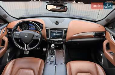 Позашляховик / Кросовер Maserati Levante 2018 в 