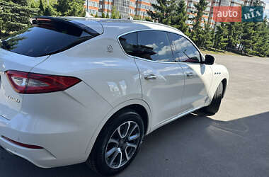 Внедорожник / Кроссовер Maserati Levante 2017 в 