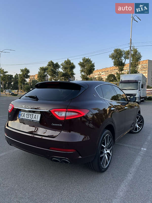 Внедорожник / Кроссовер Maserati Levante 2017 в Киеве