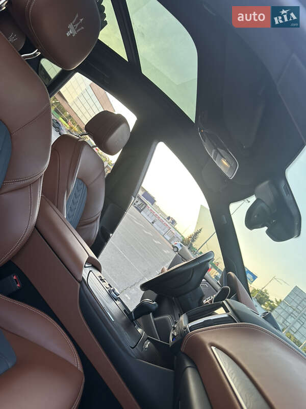 Внедорожник / Кроссовер Maserati Levante 2017 в Киеве