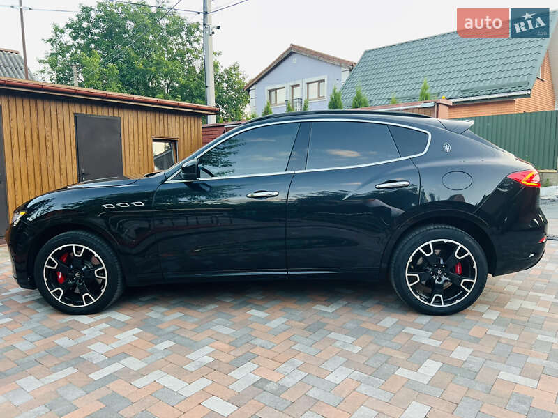 Внедорожник / Кроссовер Maserati Levante 2017 в Киеве