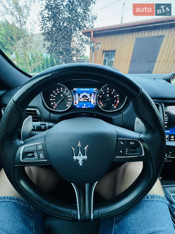 Внедорожник / Кроссовер Maserati Levante 2017 в Киеве