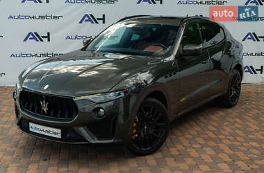 Внедорожник / Кроссовер Maserati Levante 2016 в Киеве