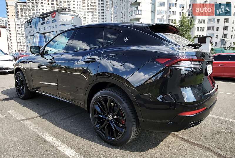 Внедорожник / Кроссовер Maserati Levante 2021 в Киеве