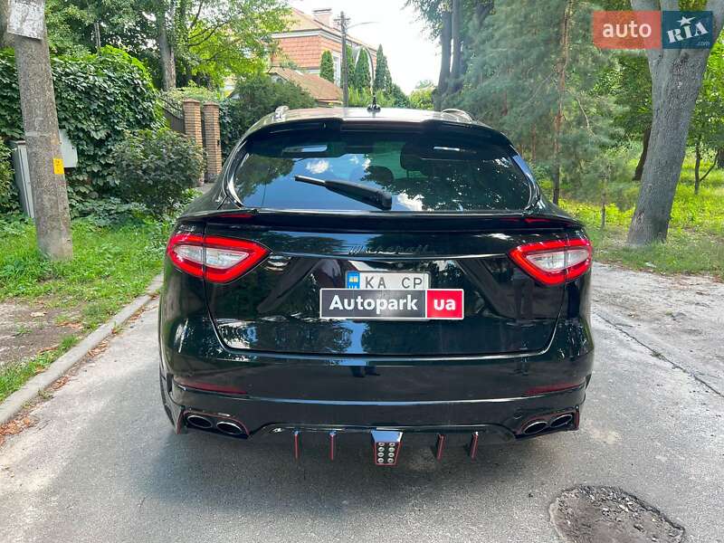 Внедорожник / Кроссовер Maserati Levante 2017 в Киеве