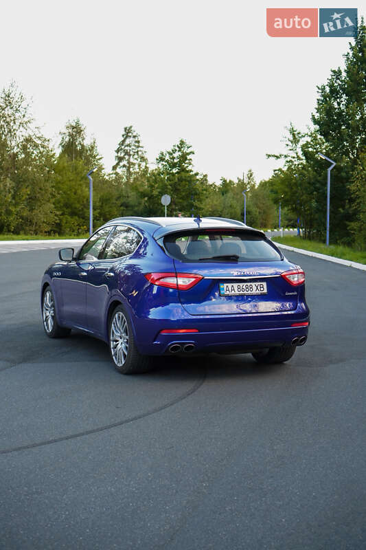 Внедорожник / Кроссовер Maserati Levante 2016 в Киеве