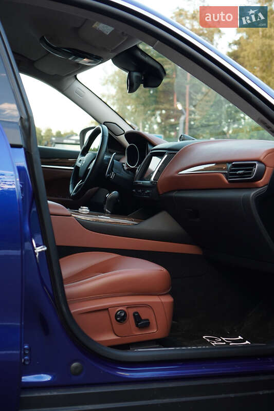 Внедорожник / Кроссовер Maserati Levante 2016 в Киеве