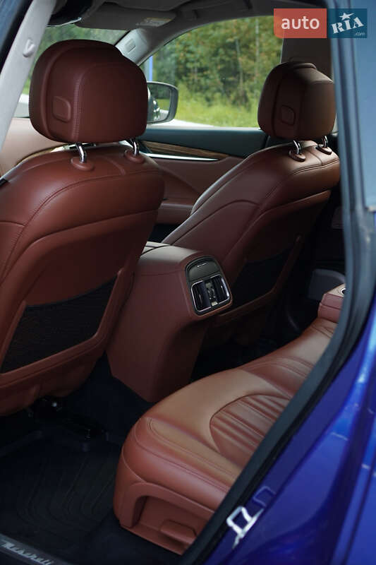 Внедорожник / Кроссовер Maserati Levante 2016 в Киеве