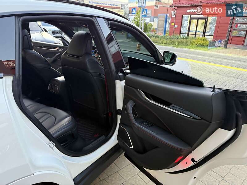 Внедорожник / Кроссовер Maserati Levante 2018 в Львове