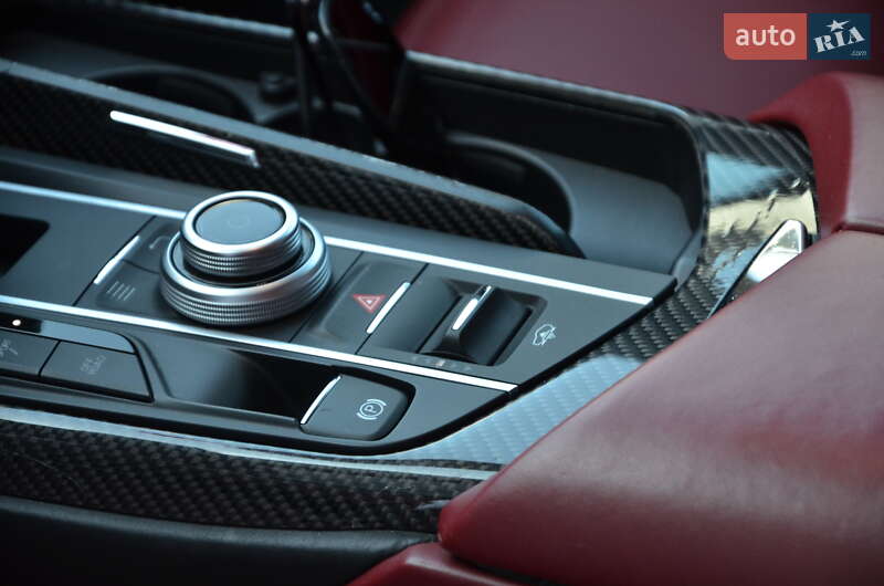 Позашляховик / Кросовер Maserati Levante 2017 в Києві