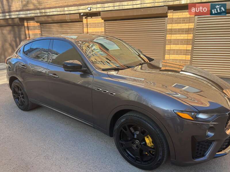 Внедорожник / Кроссовер Maserati Levante 2021 в Киеве
