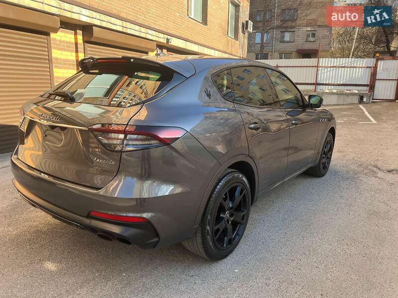 Внедорожник / Кроссовер Maserati Levante 2021 в Киеве