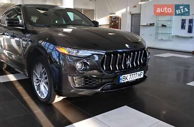 Внедорожник / Кроссовер Maserati Levante 2021 в Ровно