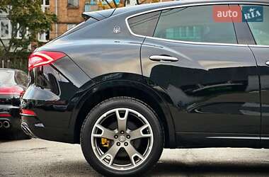 Внедорожник / Кроссовер Maserati Levante 2018 в 