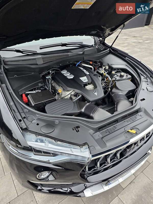 Внедорожник / Кроссовер Maserati Levante 2021 в Киеве