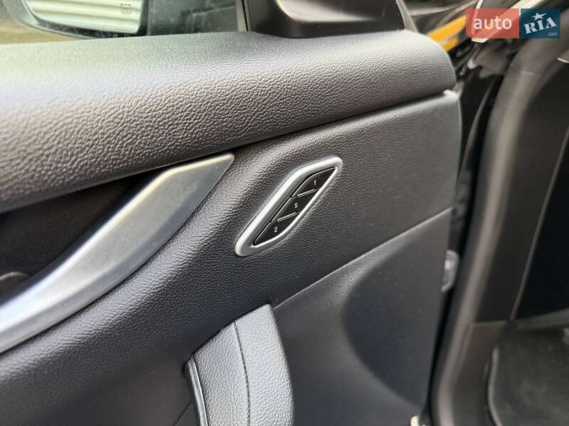 Внедорожник / Кроссовер Maserati Levante 2017 в Киеве