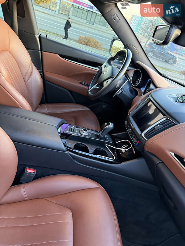 Внедорожник / Кроссовер Maserati Levante 2018 в Киеве
