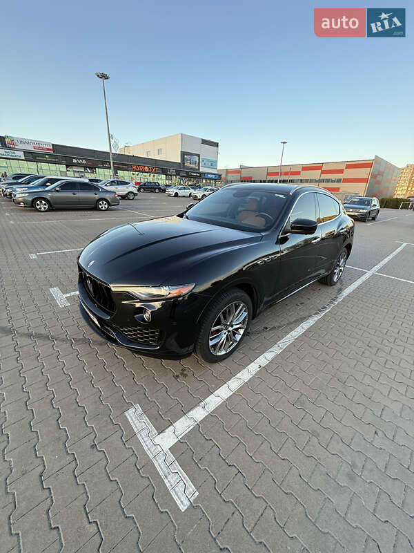 Внедорожник / Кроссовер Maserati Levante 2018 в Киеве