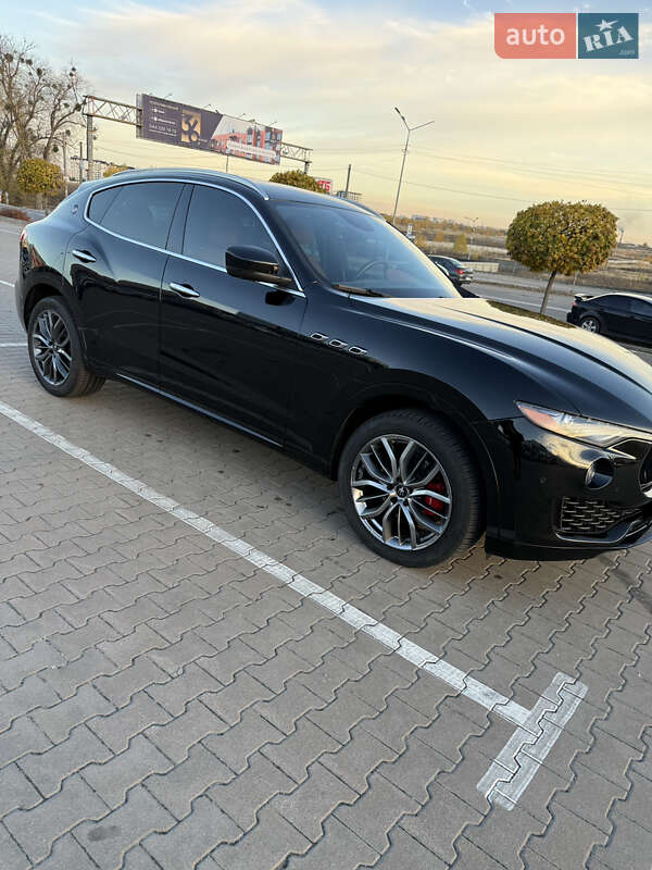 Внедорожник / Кроссовер Maserati Levante 2018 в Киеве