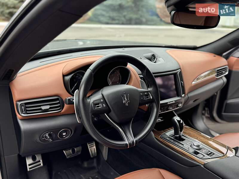 Позашляховик / Кросовер Maserati Levante 2017 в Києві