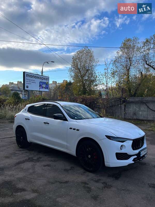 Позашляховик / Кросовер Maserati Levante 2016 в Києві