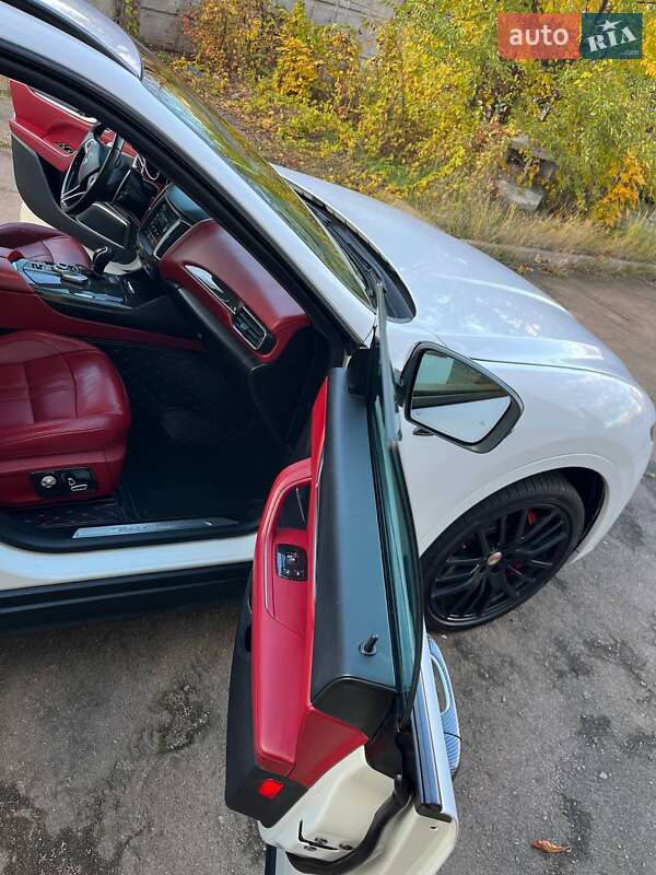 Позашляховик / Кросовер Maserati Levante 2016 в Києві