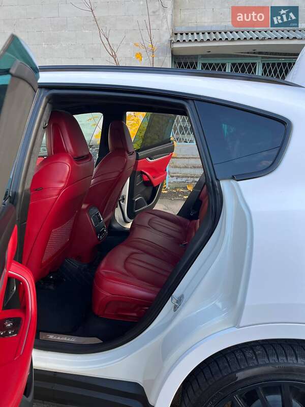 Позашляховик / Кросовер Maserati Levante 2016 в Києві