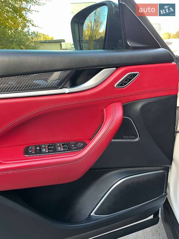 Позашляховик / Кросовер Maserati Levante 2016 в Києві