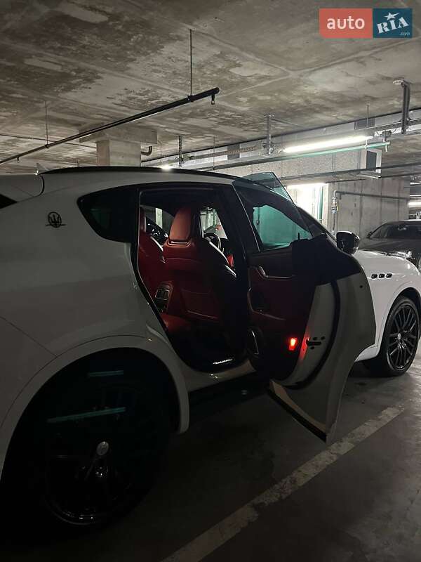Позашляховик / Кросовер Maserati Levante 2016 в Києві